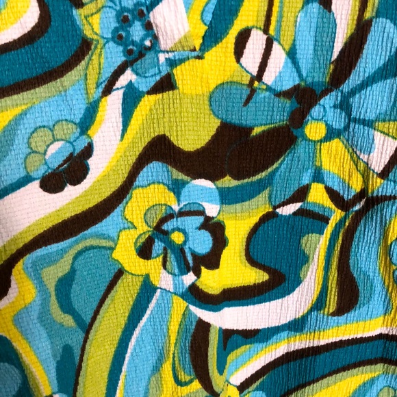 Sleeveless Top with Side Drawstrings - Picture 4 of 7